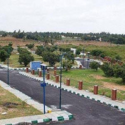 आवासीय प्लॉट आर्कषक दाम में हाइवे से लगा